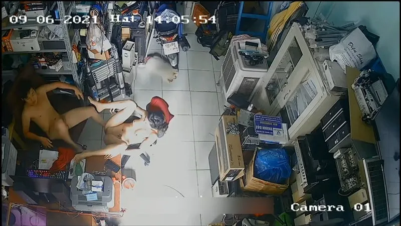 Vợ ông chồng xoạc nhau trong của dương vật máy tính